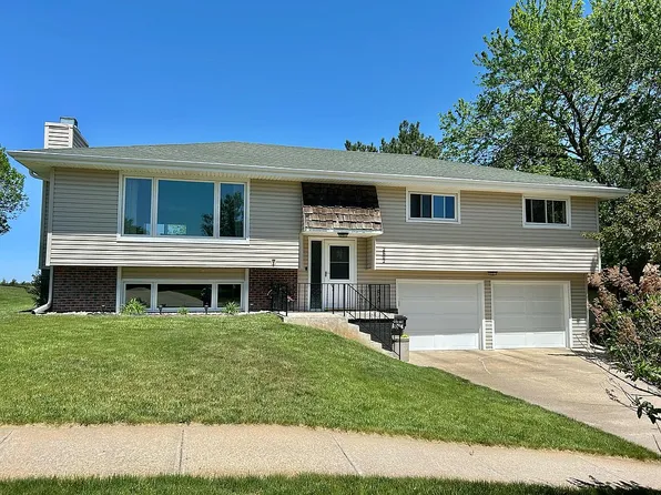 2802 Rolling Hills Dr, Norfolk, NE 68701