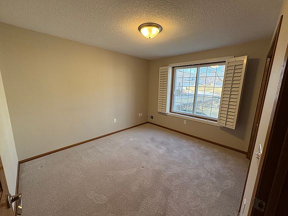 5th image of 10827 Lexington Dr