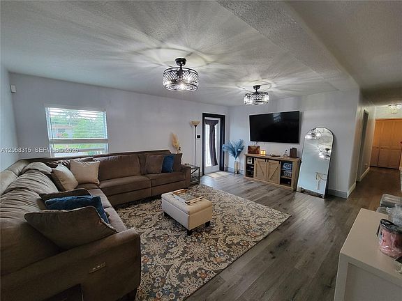 4th image of 6605 NW 80th Ct