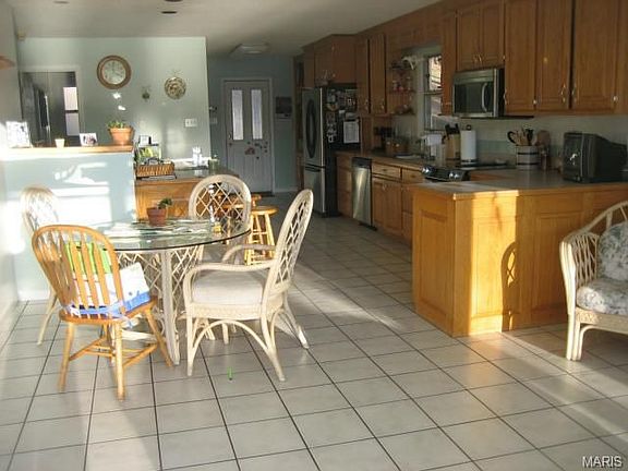 3rd image of 5844 N Lakeshore Dr
