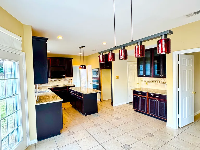 2108 Sandell Dr — Photo 3