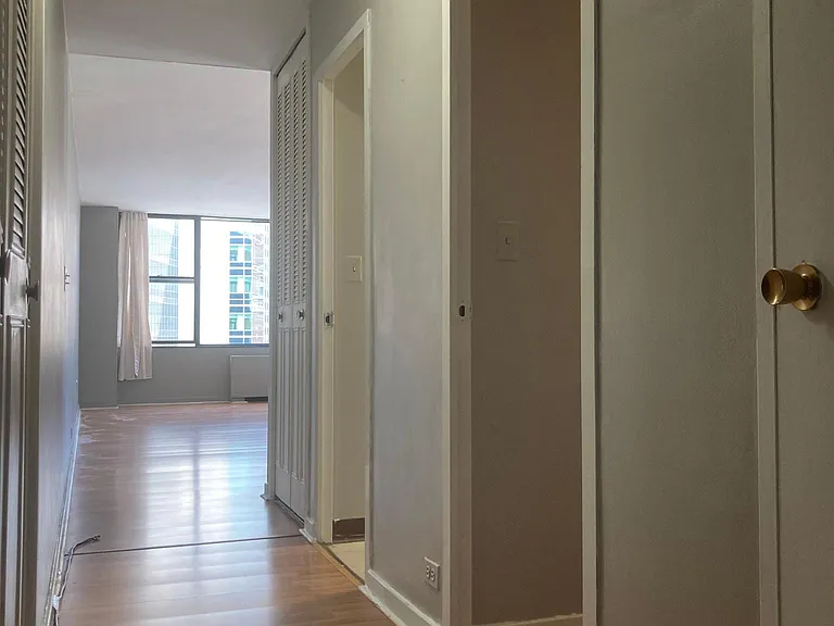 112 Washington Pl #12E — Photo 4