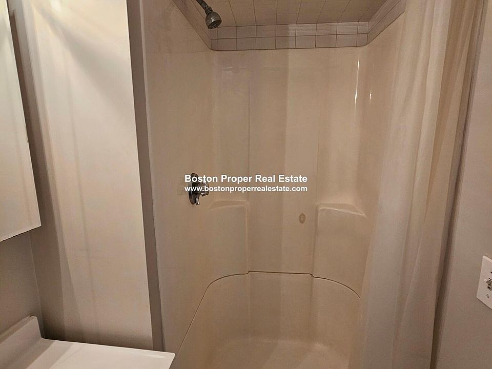 1st image of 250 Newbury St #1B