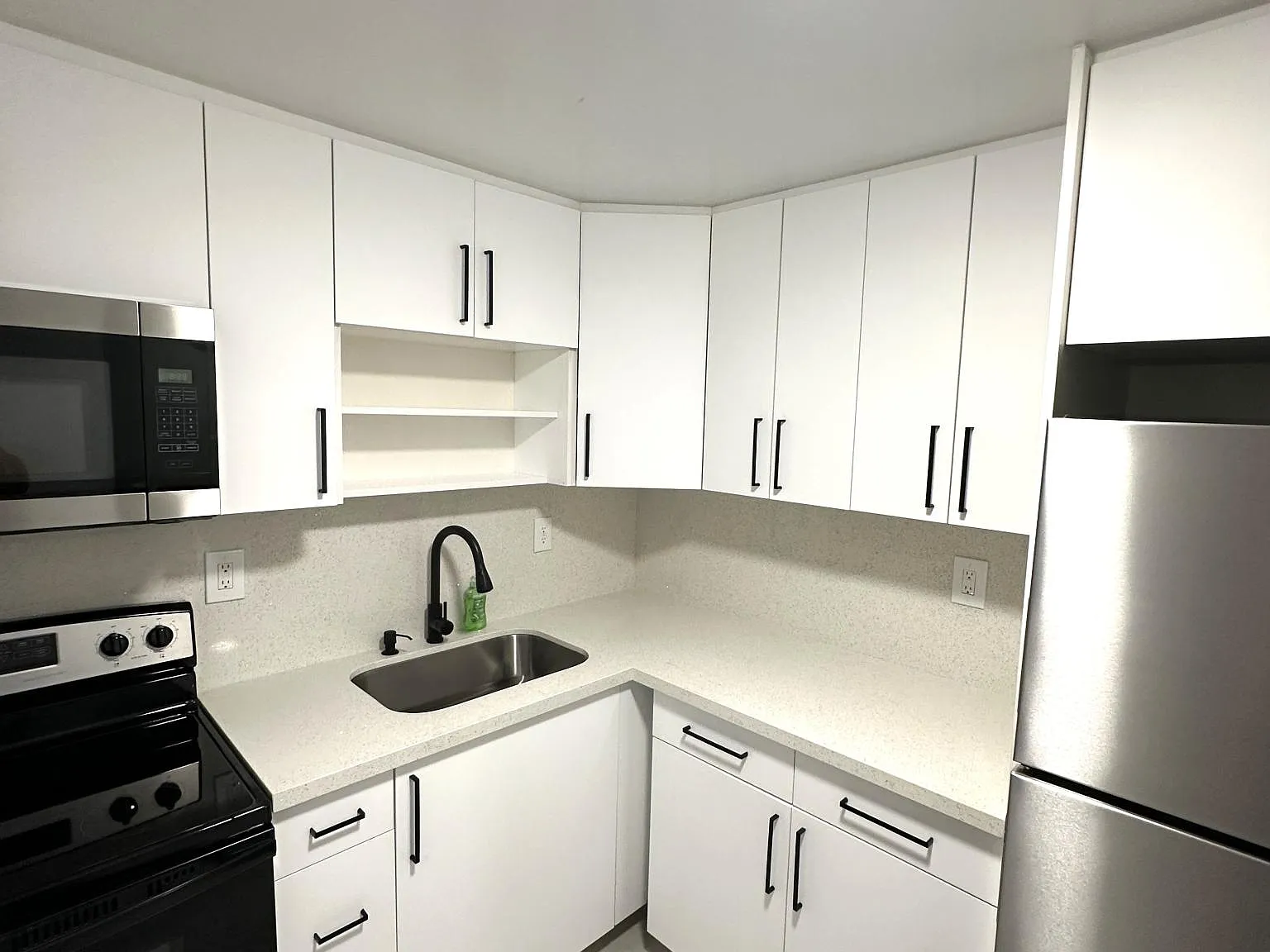 2 bed, 904 sqft, $2,500 — Photo 4