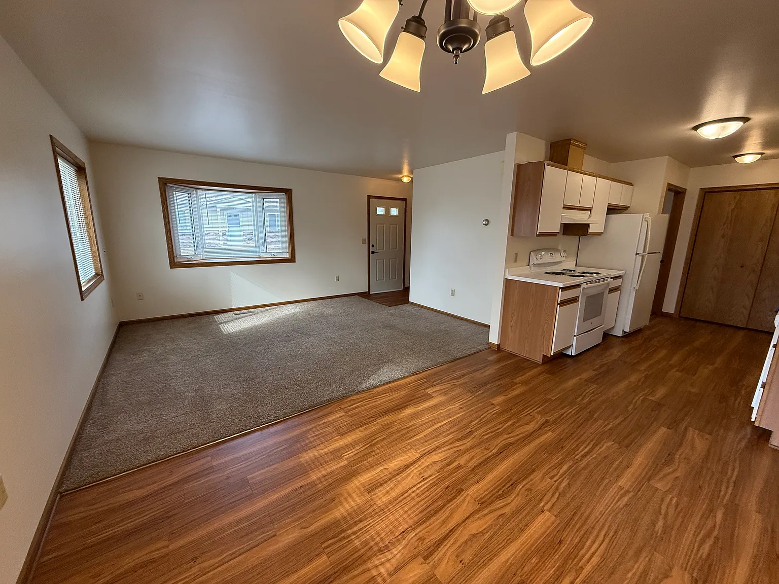 2 bed, 900 sqft, $1,275 — Photo 2