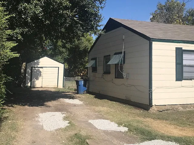 Building Photo - 1109 Edwards Cir