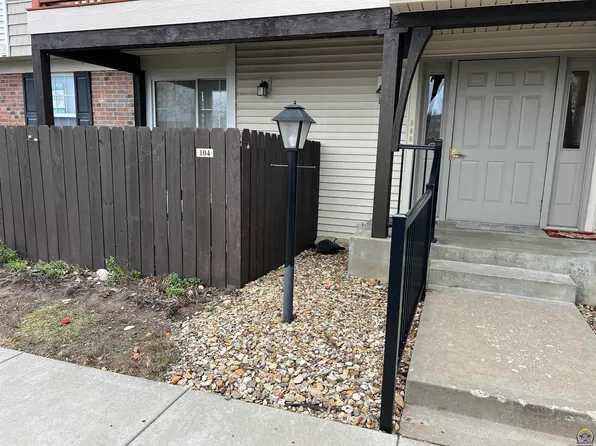 3019 SW Maupin Ln APT 104, Topeka, KS 66614