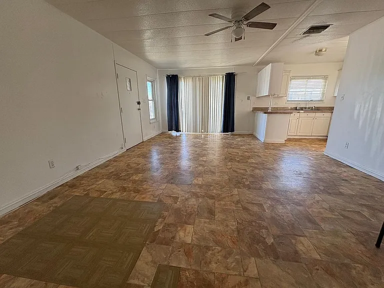 337 W Hamilton Ave — Photo 2
