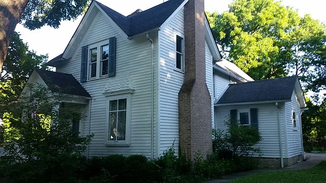 32W245 Glos St photo 1