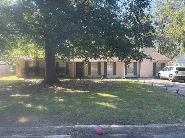 1303 Park Center Dr, Clarksdale, MS 38614