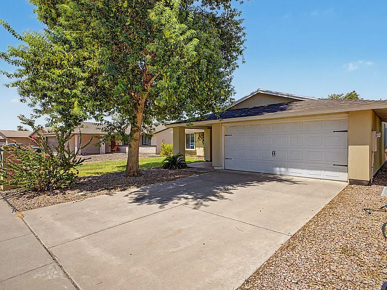 2104 N Comanche Dr — Photo 4