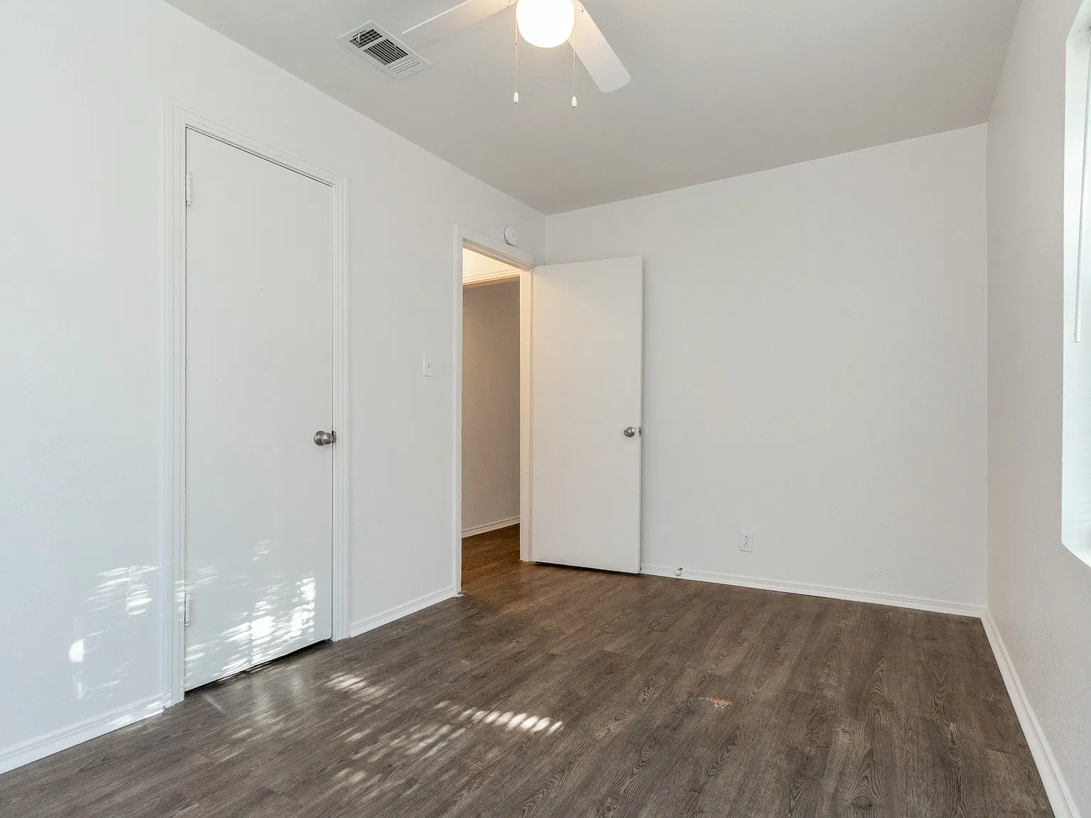 3 bed, 1200 sqft, $1,375 — Photo 2