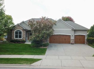 6374 Highland Hills Blvd S, Cottage Grove, MN 55016