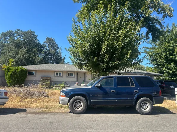 5734 Cascade Dr, Redding, CA 96003