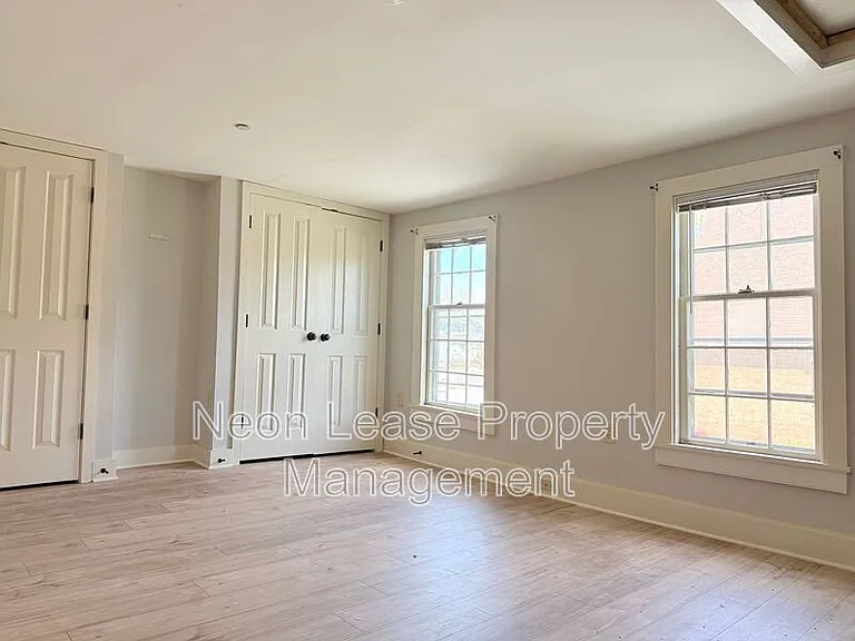 133 NW Front St — Photo 8