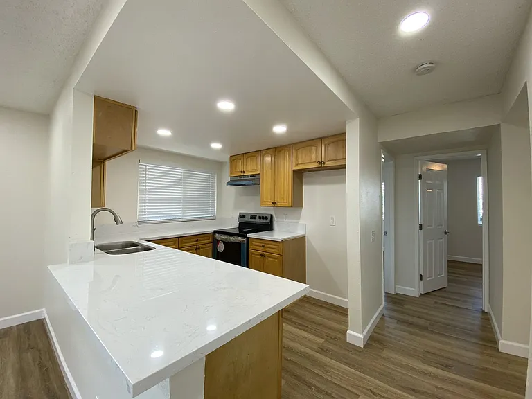 6001 Fullerton Ave — Photo 9