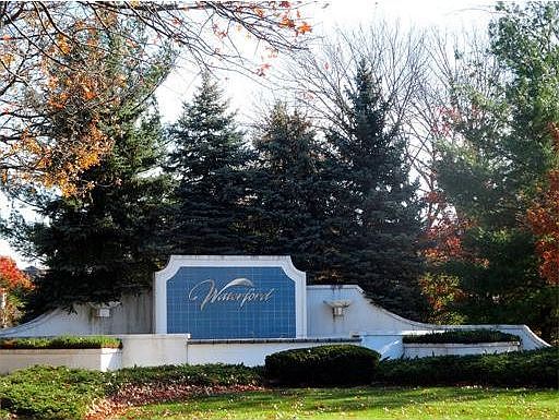 1st image of 526 Waterford Dr #526