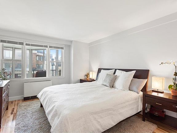 4th image of 201 E 36th St APT 17B