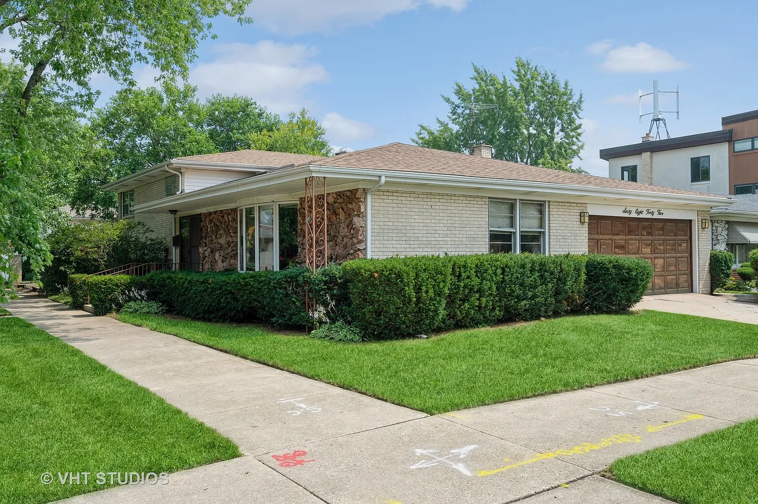 6845 N Algonquin Ave photo 1
