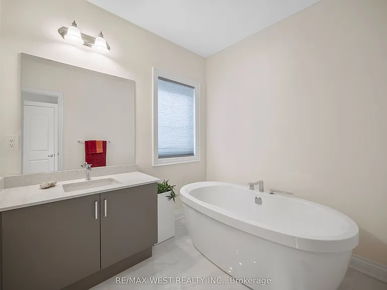 30 Drizzel Cres — Photo 33