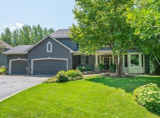 2427 Hunter Dr, Chanhassen, MN 55317