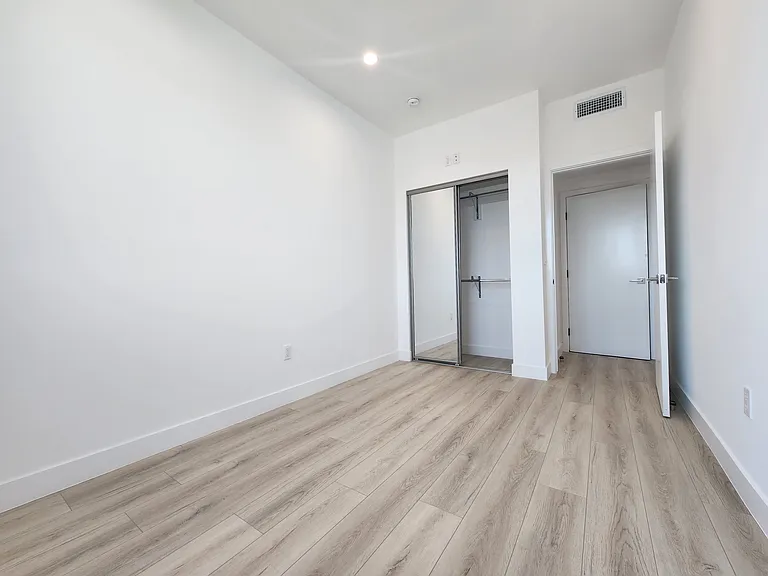 6061 Fulton Ave #6 — Photo 12