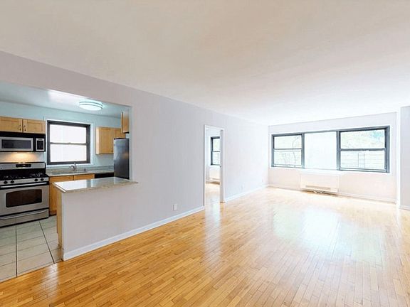 3rd image of 301 E 47th St #17A""