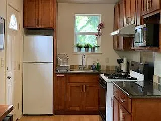 1114 Villa St #6 — Photo 3