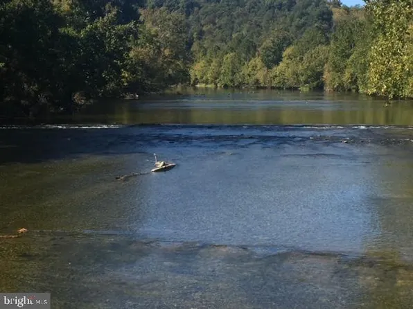 82 Overlook Cir, Strasburg, VA 22657