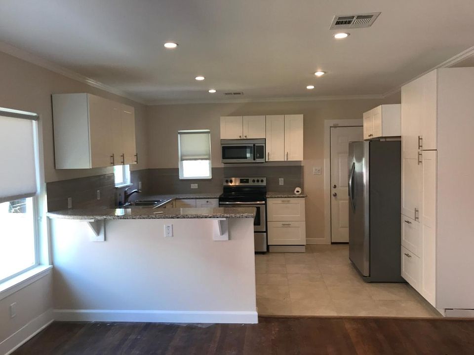 Kitchen & Dining