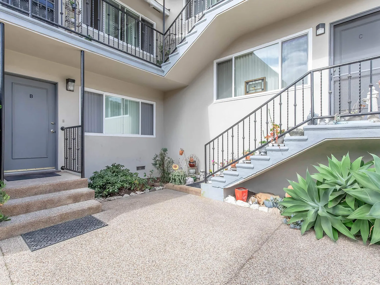 Seaside Apartments — Photo 3