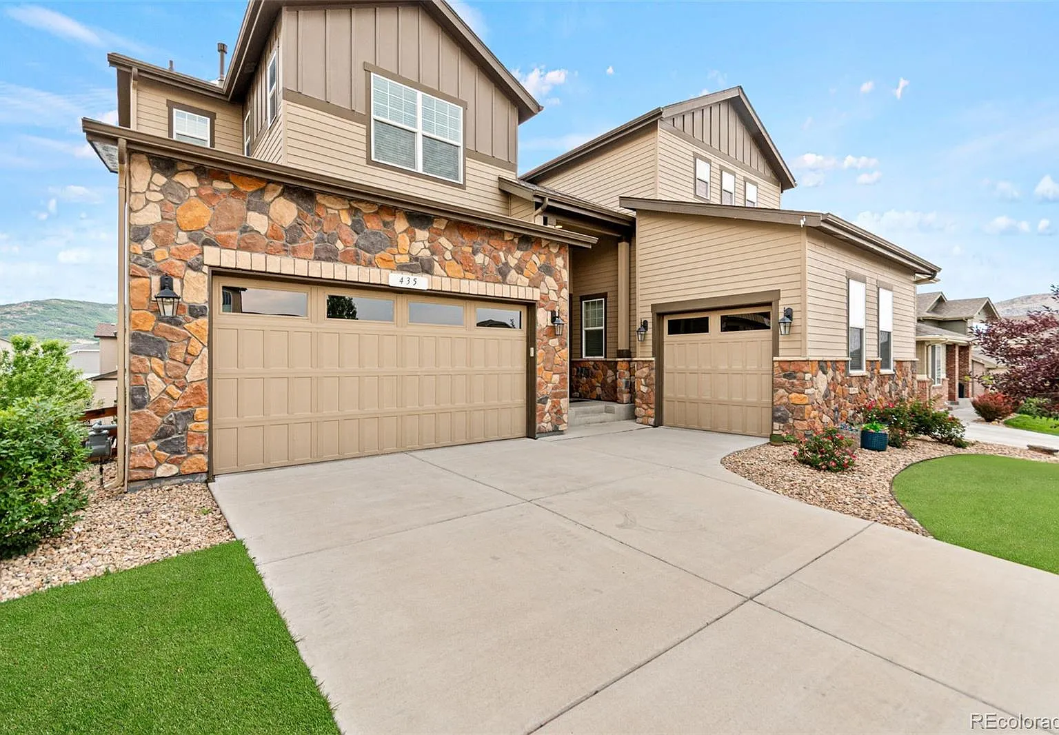 5 bed, 3.5 bath, 3365 sqft, $3,900 — Photo 2