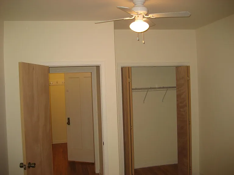 1327 W Addison St — Photo 3