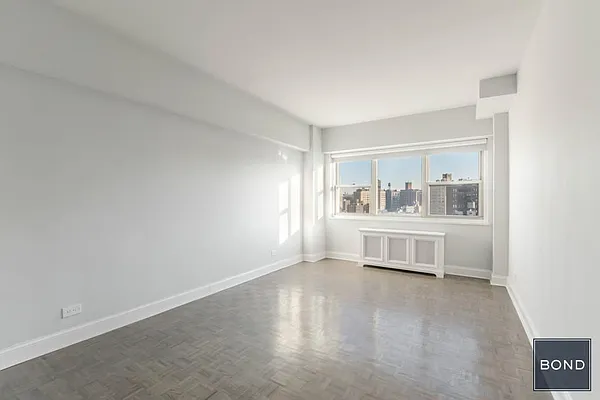 Rented by Bond New York | media 19