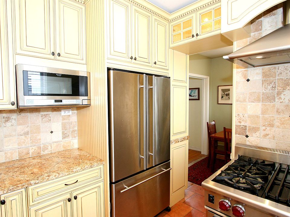 Kitchen Jenn-Air Frig