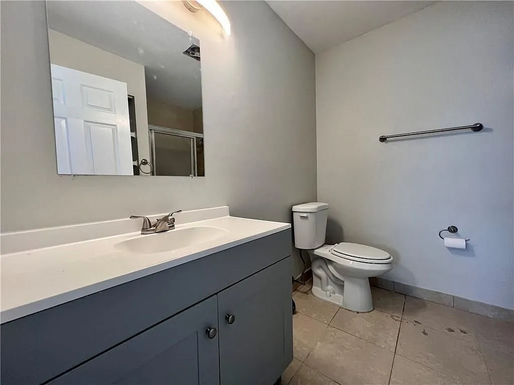 3 bed, 2.0 bath, 1385 sqft, $3,500 — Photo 4