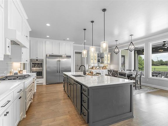 5th image of 4408 Vista Dr