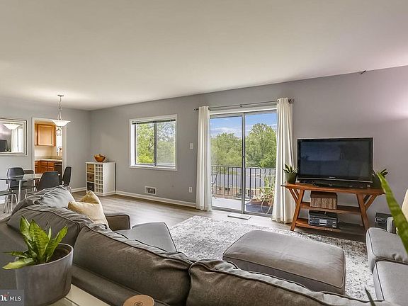 4th image of 10631 Montrose Ave APT 203