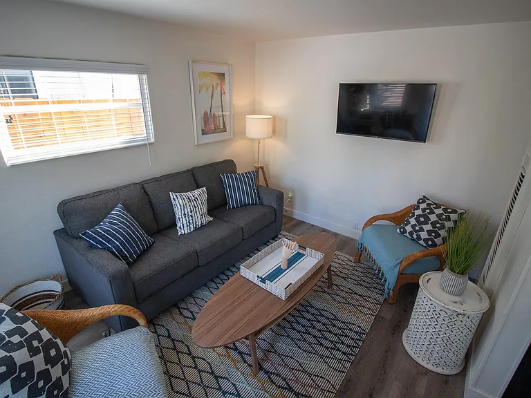 1065 Front House Diamond St #FRONT HOUSE — Photo 3
