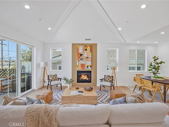 3rd image of 2420 Ives Ln #A