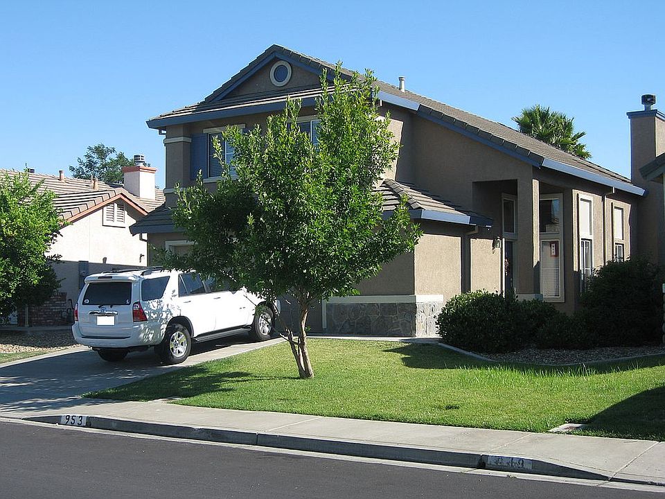 2nd image of 953 Celestine Cir