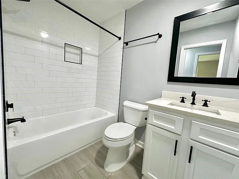 210 Suburban Dr NE — Photo 21