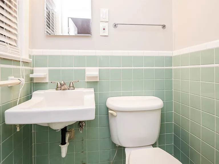 384 Charles Pl — Photo 11