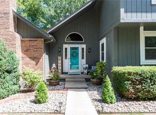 1700 NE Roanoke Dr, Blue Springs, MO 64014