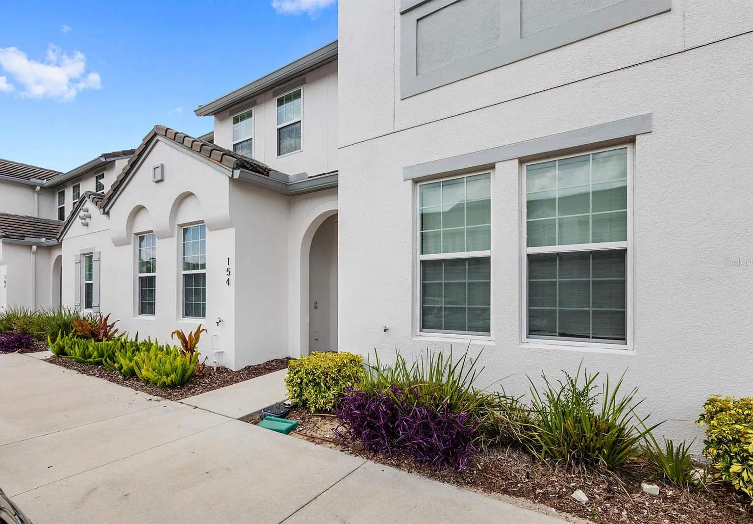 4 bed, 2094 sqft, $2,900 — Photo 2