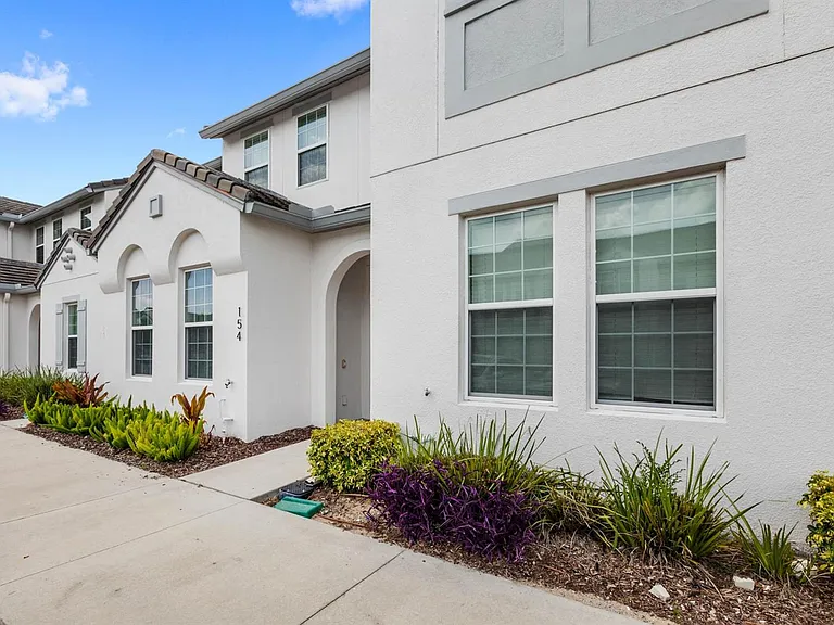 154 Captiva Dr — Photo 2