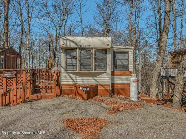 122 Tennis Ter, Gouldsboro, PA 18424