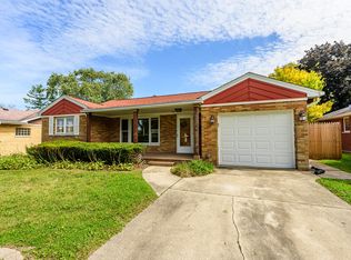 811 Macarthur Dr, Chicago Heights, IL 60411