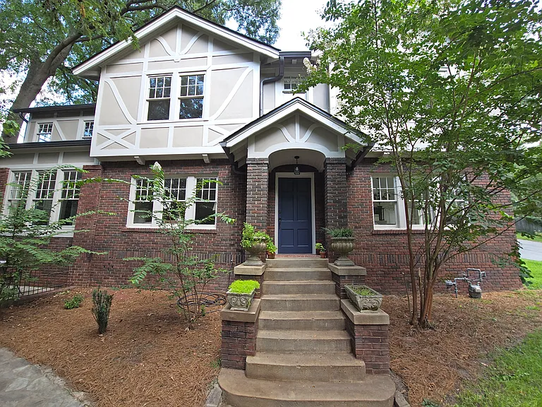 2417 Glenwood Dr NE #B — Photo 1