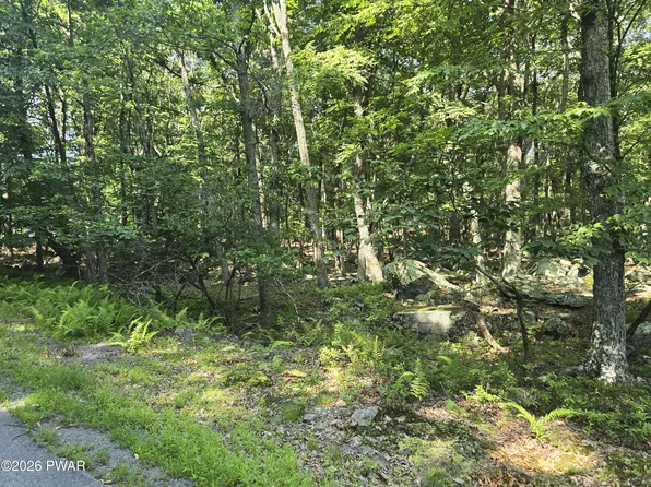 260 Seneca Dr, Milford, PA 18337